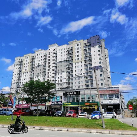 Tropika Homestay Bangi With 3 Bedrooms Kajang Luaran gambar